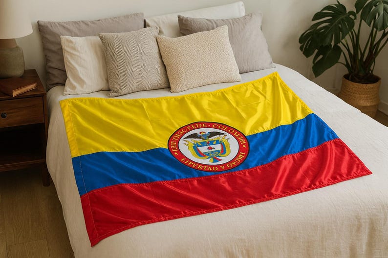 PREMIUM COLOMBIAN FLAG WITH CREST